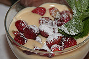 Dessert: Birnenstrudel mit Nüssen, Mandeln und Pinienkernen (Ftoo: MartiN Schmitz)